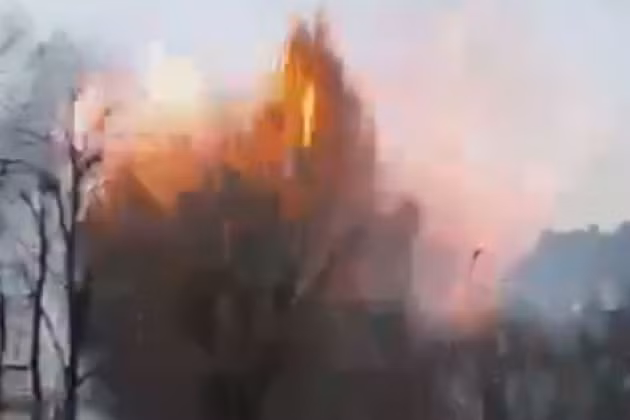 Vào lúc bình minh, cuộc tấn công thứ hai được thực hiện vào các mục tiêu quân sự của Ukraine. Chính quyền Ukraine đã xác nhận các vụ nổ mạnh ở Kiev và Kharkov, khiến một phần thủ đô Ukraine bị cắt điện. Ngoài ra, các kênh giám sát của Ukraine còn đưa tin, tên lửa đánh vào khu vực Cherkasy và Kirovograd.