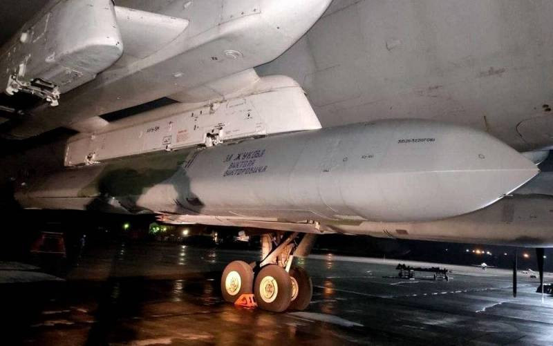 Các kênh Telegram của Nga đưa tin về vụ phóng tên lửa siêu thanh Kinzhal từ máy bay chiến đấu MiG-31I. Ngoài ra, UAV tự sát Geran-2 còn tham gia vào các cuộc tấn công vào các mục tiêu trên lãnh thổ Ukraine với mật độ “chưa từng có”.