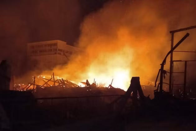 Trong khi đó, người dân Ukraine đã quay video và đăng lên trên mạng xã hội những khoảnh khắc tên lửa Nga tấn công. Thậm chí một người dân ở Kiev còn ghi lại được một vụ nổ mạnh bằng điện thoại di động. Đánh giá tốc độ tên lửa thì đó không phải là tên lửa hành trình. 