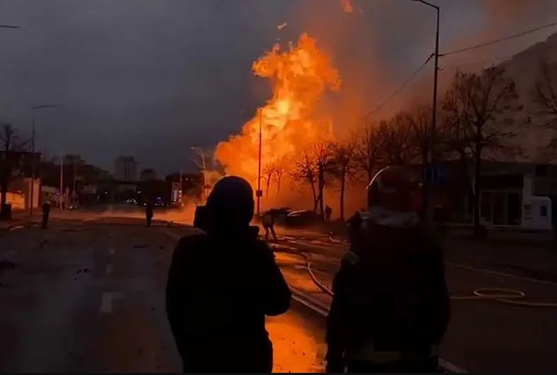 Theo các nguồn tin Ukraine, trong cuộc tấn công mới nhất vào Kiev, mục tiêu mà Nga tập trung tấn công là nhà máy sản xuất quốc phòng Artyom và phòng thiết kế Luch, nhà máy Mayak và các doanh nghiệp khác của tổ hợp công nghiệp quốc phòng Ukraine.