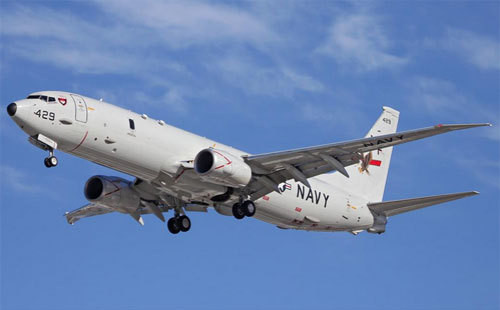 Theo định nghĩa của Hải quân Mỹ, P-8A là loại máy bay đa năng với khả năng giám sát và tiến công tàu mặt nước. Nhưng tại sao Hải quân Mỹ lại lắp đặt một tên lửa tầm xa, mới được thiết kế và chỉ được trang bị cho máy bay cường kích và máy bay ném bom, lên một máy bay tuần thám biển?