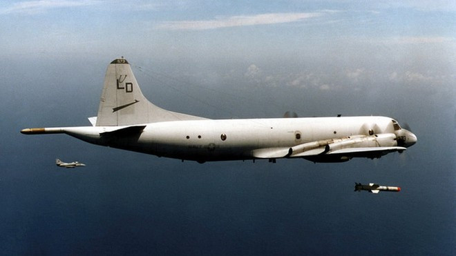 Nhiều chuyên gia quốc phòng bày tỏ rằng, họ không ngạc nhiên trước khả năng tấn công của máy bay tuần tra chống ngầm P-8A nâng cấp của Hải quân Mỹ, bởi máy bay này và máy bay chống ngầm tiền nhiệm P-3 Orion, có thể phóng tên lửa chống hạm AGM-84 Harpoon.