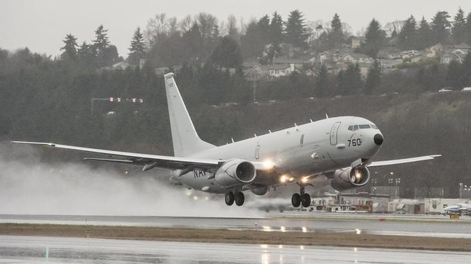 Hendricks cũng nêu quan ngại về số lượng P-8A trong quân đội Mỹ, ông cho rằng, Mỹ sẽ phải quay trở lại kỷ nguyên cạnh tranh với Trung Quốc, mà thực chất là cạnh tranh trên biển, giống cuộc cạnh tranh với Liên Xô trong thời kỳ chiến tranh Lạnh.