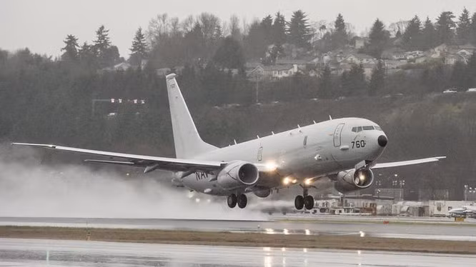 Hendricks cũng nêu quan ngại về số lượng P-8A trong quân đội Mỹ, ông cho rằng, Mỹ sẽ phải quay trở lại kỷ nguyên cạnh tranh với Trung Quốc, mà thực chất là cạnh tranh trên biển, giống cuộc cạnh tranh với Liên Xô trong thời kỳ chiến tranh Lạnh.