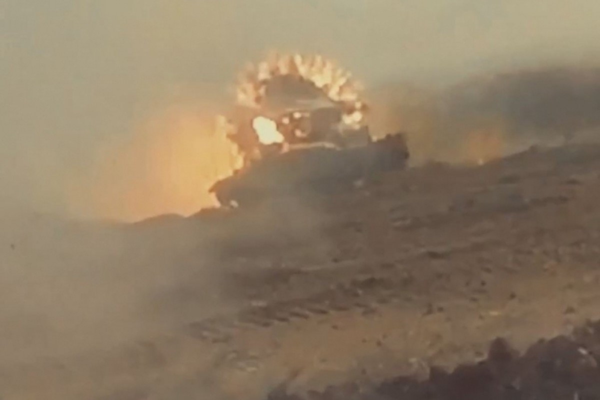 Sau khi quả đạn chống tăng được bắn đi, chiếc xe tăng Merkava bốc cháy ngùn ngụt; hiện chưa rõ vụ nổ là do thiết bị nổ tự chế hay đạn súng chống tăng gây ra. Nhưng chiến thuật phục kích thời Thế chiến thứ hai của Hamas đã phát huy tác dụng.