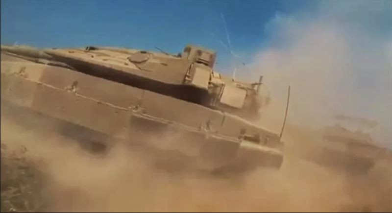 Hamas mới đây đã tung ra đoạn video quay cảnh phục kích xe tăng Israel tiến vào Dải Gaza, khi họ đã sử dụng chiến thuật thời Thế chiến II để tiêu diệt một trong những xe tăng tiên tiến nhất thế giới, đó là Merkava. Đây là loại xe tăng chiến đấu chủ lực của Israel và nổi tiếng vì có vỏ giáp rất vững chắc.