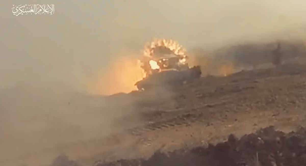 Ngoài tháp pháo được thiết kế vững chắc, với các góc nghiêng tối đa để giảm góc chạm của đạn chống tăng đối phương; xe tăng Merkava còn trang bị thêm giáp phản ứng nổ và lớp giáp phụ, được thiết kế theo kiểu mô-đun, giúp sửa chữa thiệt hại trong chiến đấu được nhanh hơn. Trong những ngày tới, các chiến binh Hamas sẽ còn nhiều cuộc đối đầu với xe tăng Merkava tại Dải Gaza.