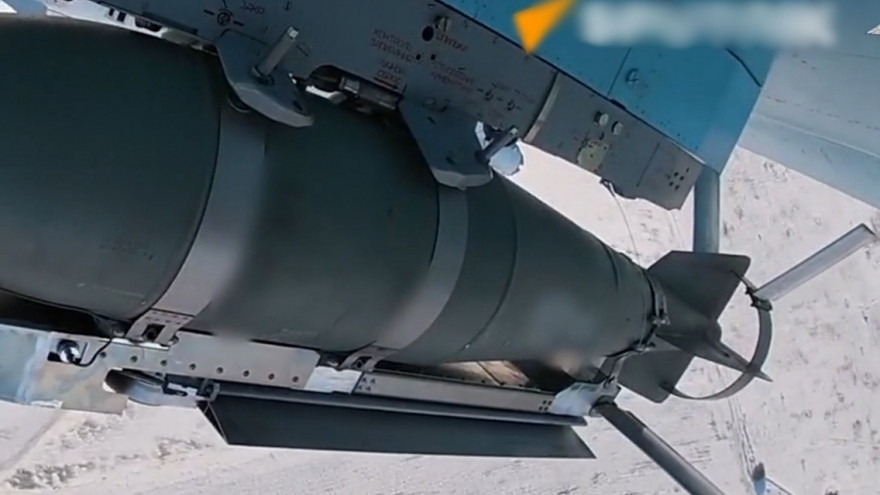 Các chuyên gia chỉ ra rằng, tên lửa phòng không chỉ có thể làm thay đổi quỹ đạo bay chính xác của quả bom trên không, chứ khó có thể phá hủy quả bom ở trên không. Thực tế là bom FAB có UMPK, ngay cả khi bị tên lửa bắn trúng, nó chỉ "nhào lộn", nhưng vẫn tiếp tục di chuyển theo quỹ đạo đã định.