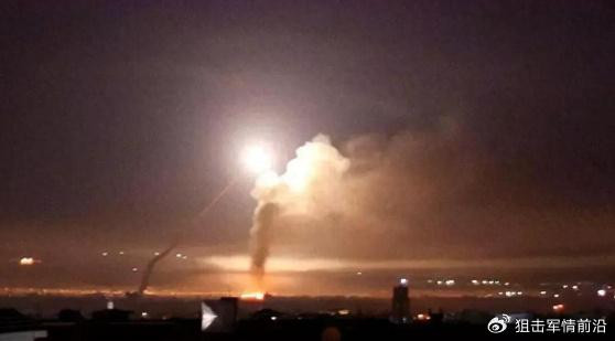 Vào lúc 5 giờ sáng, bầu trời Kiev như bị xé toạc, khi 10 tên lửa hành trình Kalibr của Nga xuyên qua màn đêm và hướng thẳng đến khu vực xung quanh dinh tổng thống Ukraine. Đây không phải là một cuộc không kích thông thường, mà là một "đòn đánh tâm lý" được lên kế hoạch cẩn thận.