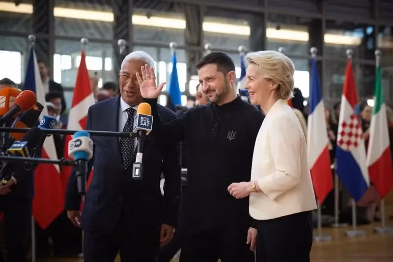 Trước sức ép không ngừng nghỉ của RFAF, Ukraine đã không ngồi yên. Ngoài sự phản kháng về mặt quân sự, Kiev còn có "bước đột phá về ngoại giao" trên trường quốc tế. Kể từ khi chiến tranh nổ ra, Ukraine đã thiết lập hợp tác quân sự với hơn 50 quốc gia.