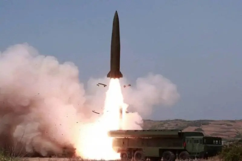 Kể từ khi xung đột nổ ra, RFAF đã nhiều lần cố gắng làm suy yếu ý chí kháng cự của Ukraine, bằng các cuộc không kích cường độ cao. Cuộc tấn công trực tiếp vào dinh tổng thống lần này, chắc chắn đang phát đi một tín hiệu nguy hiểm: Nga có thể đang chuẩn bị cho một "chiến dịch phẫu thuật nội soi" mới.