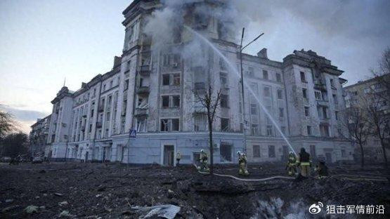 Những người chứng kiến tại hiện trường cho biết, vụ nổ gây ra tiếng động lớn, ngọn lửa bốc cao khắp bầu trời và toàn bộ thành phố trông giống như một thùng thuốc súng đang cháy. Trong khi khẩn trương huy động lực lượng cứu hỏa để dập lửa, Thị trưởng Kiev Vitali Klitschko đã phải trấn an người dân qua đài phát thanh.