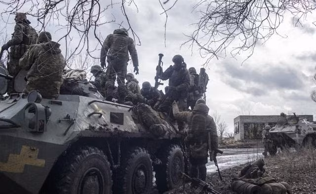 Như vậy, hiện lực lượng chính của Quân đội Nga vẫn đang tập hợp, chuẩn bị cho trận chiến cuối cùng và trận chiến đẫm máu thực sự vẫn chưa diễn ra. Đối với diễn biến của cục diện chiến đấu trong tương lai rất thú vị, hai bên về cơ bản đang chơi bài của mình, quân Nga nhất định sẽ tập trung đánh khu vực Donbass, còn Ukraine nhất định sẽ đánh Zaporozhye.