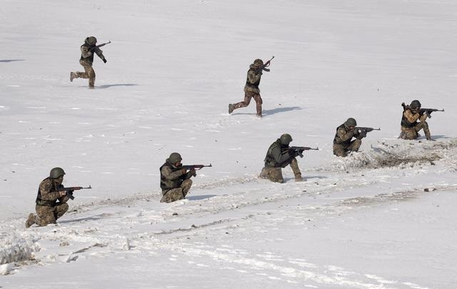 Trong khi đó dư luận thắc mắc, chiến dịch mùa xuân của cả Quân đội Nga và Ukraine ở đâu? Nhiều người nói rằng đã là giữa tháng 3 rồi, đâu là chiến dịch mùa xuân của Quân đội Nga và Ukraine? 