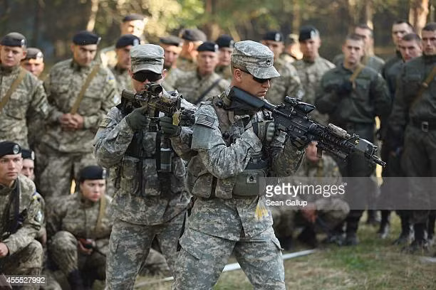 Ông Putin nói: “Nếu một số loại vũ khí tấn công xuất hiện trên lãnh thổ Ukraine, thời gian bay đến Moscow khoảng 7-10 phút và xuống còn 5 phút khi vũ khí siêu vượt âm được triển khai; vậy chúng tôi phải làm gì trong một tình huống như vậy? Không có gì khác là chúng tôi sẽ phải dùng một vũ khí gì đó, kịp thời đáp trả mối đe dọa và chúng tôi có thể làm điều đó ngay lúc này”.