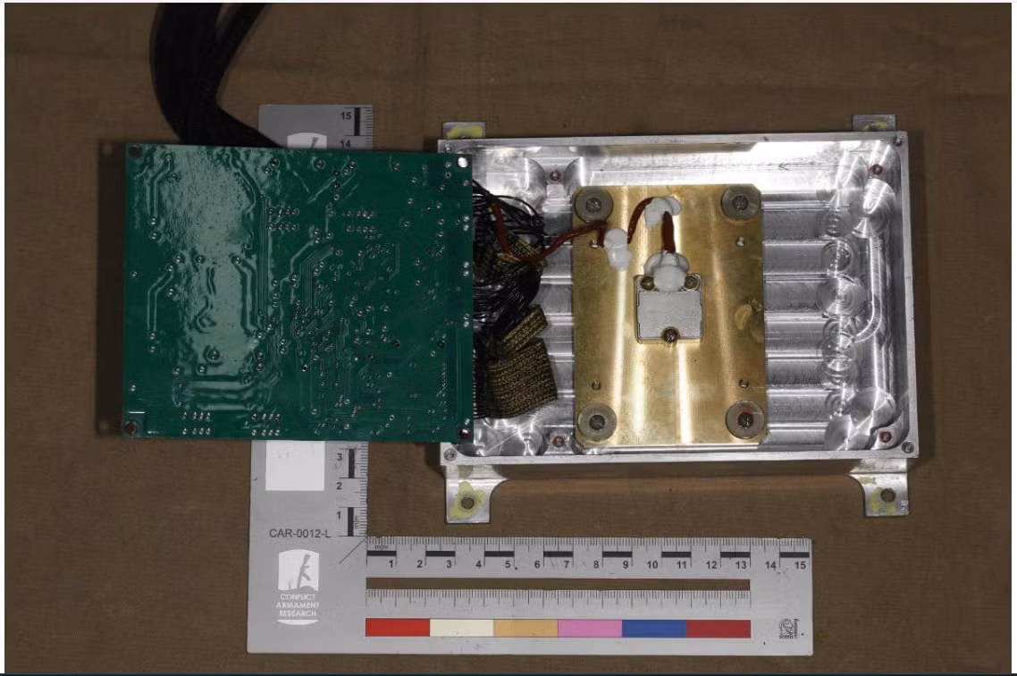 Cụ thể, giờ đây quả bom thường này của Nga có thể điều chỉnh hướng bay của bom, không chỉ thông qua mô-đun Kometa-M (thường được sử dụng trong UAV), mà còn thông qua bộ điều khiển hướng bay SMART tinh vi. Các nhà phân tích nghiên cứu người Anh từ CAR đã phát hiện ra. 