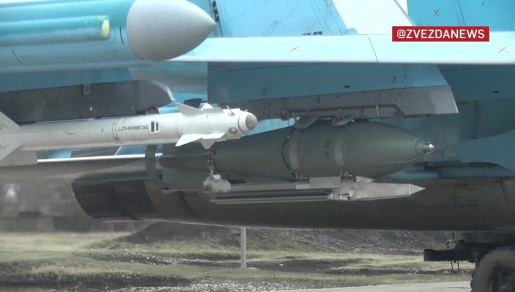 Phần lớn các cuộc tấn công này của Không quân Nga đều sử dụng bom lượn. Sự gia tăng bắn phá này được xác nhận bởi một blogger quân sự ẩn danh, người đã ghi nhận sự gia tăng việc sử dụng bom vào các vị trí của Ukraine, đặc biệt là xung quanh Avdiivka.