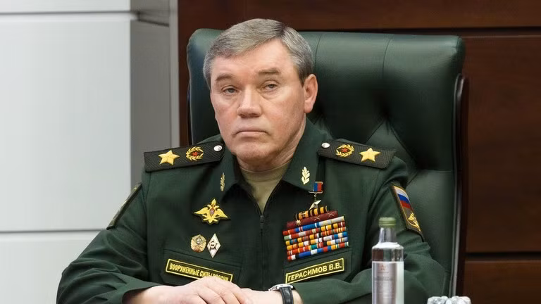 Cuộc tấn công Zaporozhye này là một đặc điểm chiến thuật tiêu biểu của Tướng Gerasimov, Tổng tham mưu trưởng Quân đội Nga. Tướng Gerasimov thích những chiến thuật thâm sâu và rất nghệ thuật. Ngay cả cuộc tấn công của Nga ở Zaporozhye, có thể không phải là hướng tấn công chính, mà là một mũi nghi binh, để đánh lừa tình báo Mỹ và Ukraine. 