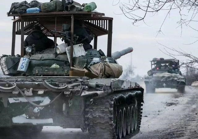 Hiện có hơn 200 vệ tinh của NATO và Mỹ giám sát bầu trời, đồng thời có các máy bay trinh sát và cảnh báo sớm của Mỹ ở Biển Đen. Do vậy Quân đội Nga khó có thể hoàn toàn che giấu lực lượng.