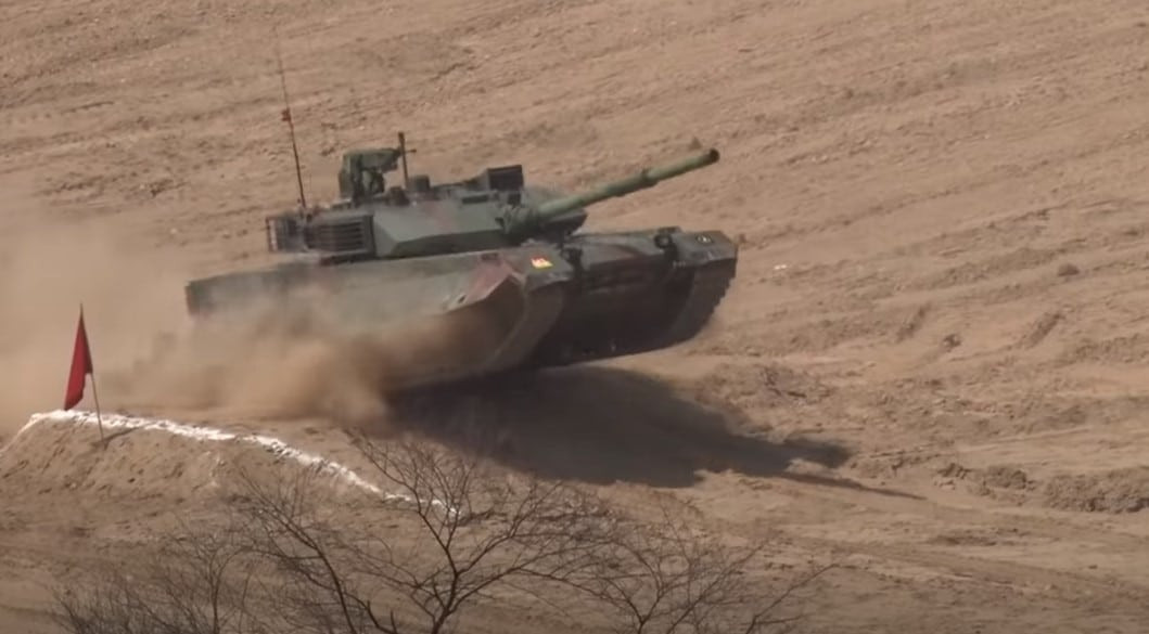 Tuy nhiên, dù xe tăng VT-4 được Trung Quốc cho là “rất tiên tiến”, nhưng quân đội Pakistan lại không có một loại xe chiến đấu bộ binh phù hợp, để phối hợp tác chiến với loại xe này.