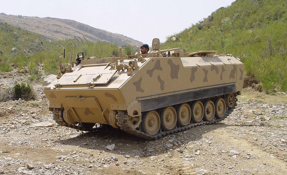 Những chiếc xe bọc thép M113 cũ, mà Quân đội Pakistan đang có trong biên chế, cũng được sử dụng để phối hợp tác chiến với xe tăng VT-4. Kết quả không chỉ đáng lo ngại về tốc độ, hỏa lực; mà còn mục tiêu dễ tiêu diệt cho các đơn vị bộ binh thiết giáp, có hỏa lực mạnh hơn cùng cấp của Ấn Độ.