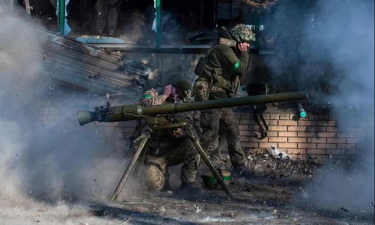 Vì vậy, qua xung đột Nga-Ukraine ngày nay và cuộc chiến giành lại Mosul có thể thấy, việc chiếm ưu thế tuyệt đối trên không chưa chắc đã mang lại lợi thế tuyệt đối. Nhiều trận đánh then chốt phải dựa vào lực lượng mặt đất và chiến thắng cuối cùng vẫn phải dựa vào lực lượng bộ binh.