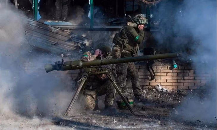 Vì vậy, qua xung đột Nga-Ukraine ngày nay và cuộc chiến giành lại Mosul có thể thấy, việc chiếm ưu thế tuyệt đối trên không chưa chắc đã mang lại lợi thế tuyệt đối. Nhiều trận đánh then chốt phải dựa vào lực lượng mặt đất và chiến thắng cuối cùng vẫn phải dựa vào lực lượng bộ binh.