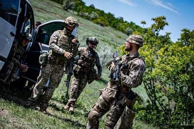 Xe tăng, xe bọc thép và pháo phản lực HIMARS đều bị phá hủy, còn quân cơ giới Ukraine chỉ còn bộ binh với vũ khí hạng nhẹ, do vậy hiệu quả chiến đấu rất thấp. Sau khi bị quân Nga xóa sổ vũ khí hạng nặng của lực lượng tiến qua biên giới, hiệu quả chiến đấu của lực lượng cơ động của Ukraine sẽ không còn khả năng tấn công và phòng thủ. 