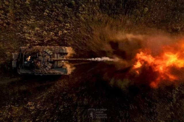 Các phương tiện truyền thông nước ngoài ủng hộ Ukraine thì cho rằng, việc Quân đội Ukraine tấn công vào tỉnh Kursk của Nga, là để đạt được nhiều lợi thế thương lượng hơn trong các cuộc đàm phán hòa bình có thể xảy ra. Trước tình hình quốc tế sẽ có những thay đổi lớn khi ông Trump có thể lên nắm quyền Tổng thống Mỹ, chiến lược ứng phó của Ukraine rất thực dụng và táo bạo.