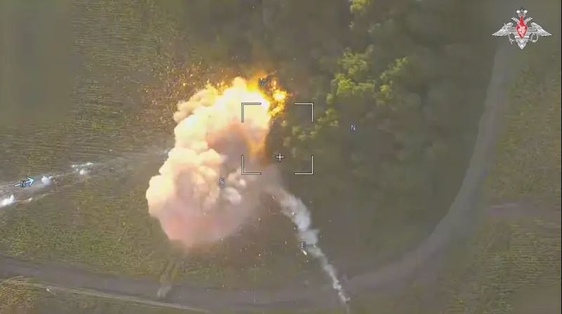 Vào ngày 17/8, hãng thông tấn TASS của Nga, dẫn lời Thiếu tướng Apta Alaudinov, chỉ huy Lực lượng đặc biệt Akhmat, thuộc Lực lượng Vệ binh Chechnya của Nga cho biết, tình hình trong khu vực “khá ổn định và trong tầm kiểm soát”. Theo chỉ huy Lực lượng đặc biệt Akhmat, những nỗ lực tấn công của quân Ukraine ở khu vực Kursk đã dẫn đến tổn thất nặng nề về quân số và trang thiết bị cho Lực lượng Vũ trang Ukraine. (Nguồn ảnh: Topwar, CNN, Reuters).