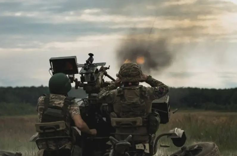 Quân đội Nga thu giữ đã và phá hủy 2 xe quân sự Humvee bọc thép tăng cường (HMMWV), 1 xe vận tải bọc thép hạng nặng Jaguar, 1 xe bọc thép bánh lốp Stryker đều do Mỹ sản xuất và nhiều xe bọc thép hạng nhẹ Rochelle Senator do Canada sản xuất. 