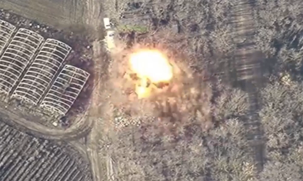 Thay vào đó, Lực lượng Hàng không vũ trụ và tên lửa đạn đạo của Nga tiến hành các hoạt động tấn công và tiêu diệt chính xác tầm trung và tầm xa; chủ yếu tấn công phá hủy những vũ khí có giá trị cao của Quân đội Ukraine và làm suy yếu khả năng chiến đấu của Quân đội Ukraine.