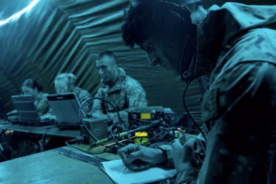 Đối với các nhà chiến lược NATO, chiến dịch quân sự đặc biệt của Nga ở Ukraine đang diễn ra, là cơ hội tuyệt vời, để nghiên cứu cách thức hoạt động của hệ thống tác chiến điện tử chính của Moscow; đây là ý kiến của Thomas Withington, chuyên gia thuộc Cơ quan tác chiến điện tử của Quân đội Mỹ.