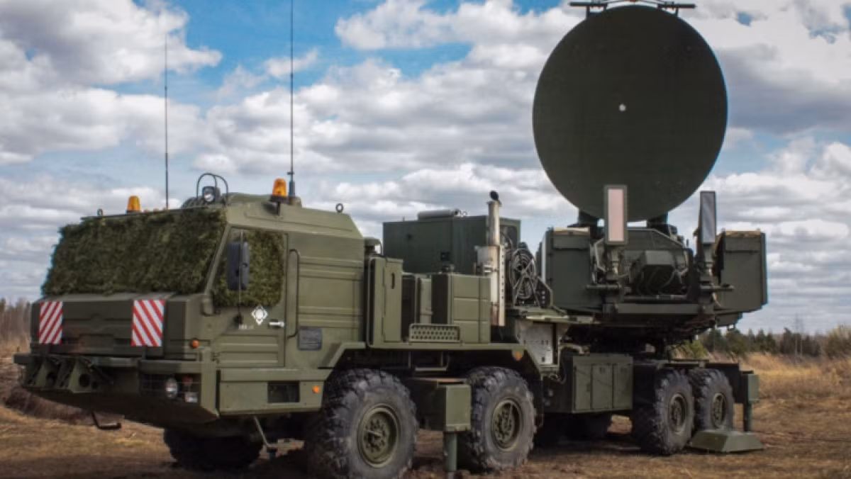 Ngoài ra, hệ thống tác chiến điện tử của Nga cũng chế áp hệ thống phòng không tích hợp của Lực lượng vũ trang Ukraine. Đặc biệt, hoạt động của lính dù Nga, để chiếm sân bay Gostomer gần Kiev, đã được thực hiện nhờ sự ngăn chặn của các liên lạc vô tuyến và radar của Ukraine.