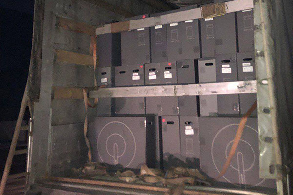 Tương tự, thiết bị đầu cuối vệ tinh Starlink của SpaceX cũng bị tấn công mạng của Nga. Trước và trong cuộc xung đột, SpaceX đã bán hàng nghìn thiết bị đầu cuối Starlink cho Kiev, để cung cấp vùng phủ sóng vệ tinh băng thông rộng khắp Ukraine.