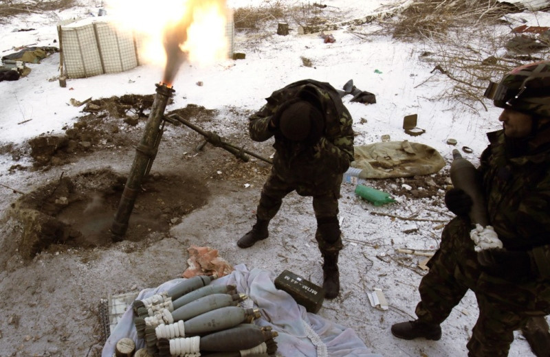 Còn theo truyền thông Ukraine, chỉ tính trong ngày 17/2 vừa qua, lực lượng dân quân ly khai đã vi phạm lệnh ngừng bắn tại khu vực Chiến dịch Lực lượng chung (JFO) ở miền đông Ukraine 60 lần; trong đó có 43 cuộc tấn công sử dụng vũ khí bị cấm theo các thỏa thuận Minsk.