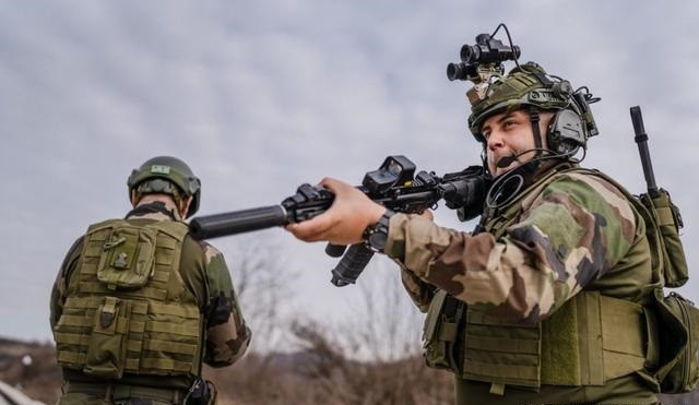 Chỉ huy lực lượng Wagner nói với các phóng viên Nga rằng, công việc dọn dẹp tàn dư ở khu vực mỏ muối Số 7 đã bắt đầu; số quân Ukraine không chịu đầu hàng, sẽ phải đối mặt với nguy có bị xóa sổ hoặc bị bắt. Ý định chiến lược của quân đội Nga là rất rõ ràng, đó là nhanh chóng tràn ngập Soledar và hoàn thành cuộc bao vây chiến thuật thành phố Bakhmut.