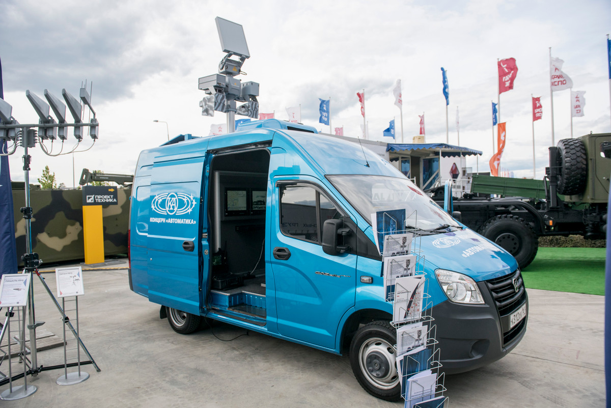 Một giải pháp tiềm năng khác là phiên bản EW lắp trên xe tăng của hệ thống phát hiện và đối phó UAV Sapsan-Bekas. Điều này được phát triển bởi Avtomatika, cũng là một công ty con của Tập đoàn nhà nước Rostec.