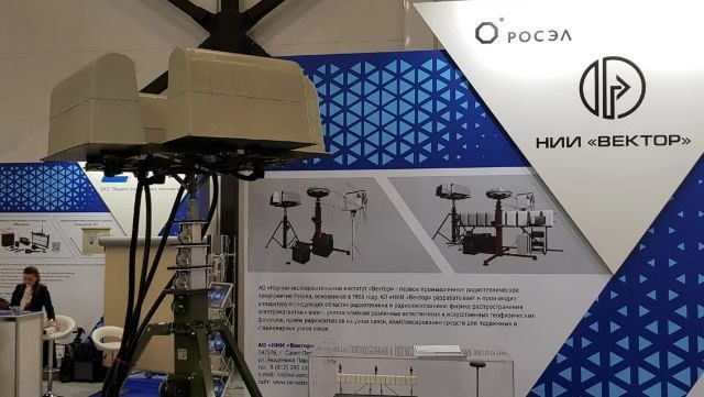 Vào năm 2022, UAV cảm tử dùng trong cuộc xung đột Ukraine không nhiều bằng năm 2023 và đúng với cả hai bên tham chiến. Từ kinh nghiệm chiến trường, Uralvagonzavod đã thực hiện những cải tiến đáng chú ý đối với xe tăng T-90 và T-72, với việc tích hợp hệ thống EW chống UAV.