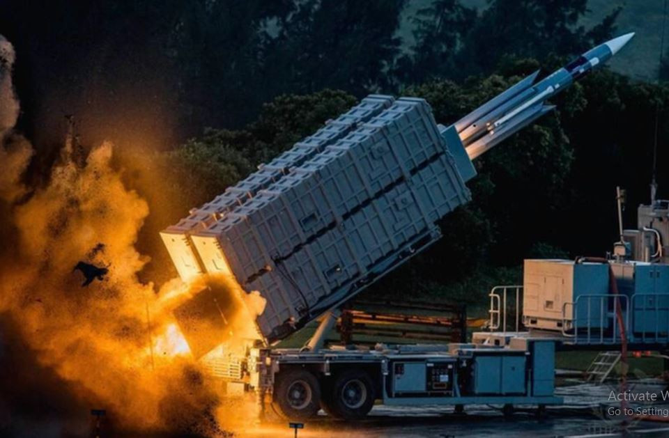 Trang Avia.pro/Nga cũng cho biết, ít nhất có 3 vụ phóng tên lửa từ hệ thống Patriot gần đây đã được ghi nhận tại Kherson, sau đó tổ hợp này đã kịp thời tháo dỡ và chuyển đến trận địa mới. Chiến thuật này giúp Ukraine giảm thiểu rủi ro, tránh bị Nga phát hiện và phá hủy.