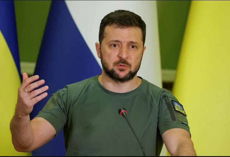 Tập đoàn Phát thanh Truyền hình Anh BBC cho biết, trong bài phát biểu tối 22/1, Tổng thống Ukraine Zelensky cảm ơn các binh sĩ Ukraine đã bắn hạ máy bay chiến đấu của Nga. Ông Zelensky cũng cho biết, Thủ tướng Hà Lan đã xác nhận với ông rằng, Hà Lan đang chuẩn bị cung cấp 18 máy bay chiến đấu F-16 cho Ukraine.