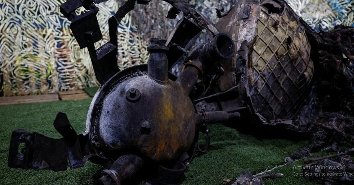 Vài ngày sau khi sử dụng tên lửa đạn đạo siêu thanh tầm trung Oreshnik để tấn công nhà máy sản xuất tên lửa ở miền nam Ukraine, Quân đội Nga đã tiến hành một cuộc không kích khác bằng UAV tự sát, với quy mô lớn chưa từng có.