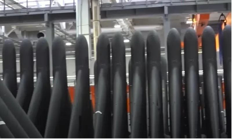 Ngoài ra, với các cơ sở sản xuất quốc phòng hoàn chỉnh và chuỗi cung ứng linh kiện bí mật của Nga, ước tính giá thành một chiếc UAV Geran-2 có khả năng chỉ là vài nghìn USD/chiếc. Với việc sử dụng ồ ạt Geran-2 để đánh vào hạ tầng lưới điện Ukraine, đó là cái giá quá rẻ.