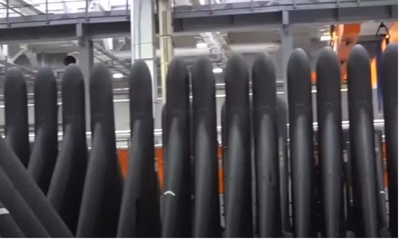 Ngoài ra, với các cơ sở sản xuất quốc phòng hoàn chỉnh và chuỗi cung ứng linh kiện bí mật của Nga, ước tính giá thành một chiếc UAV Geran-2 có khả năng chỉ là vài nghìn USD/chiếc. Với việc sử dụng ồ ạt Geran-2 để đánh vào hạ tầng lưới điện Ukraine, đó là cái giá quá rẻ.