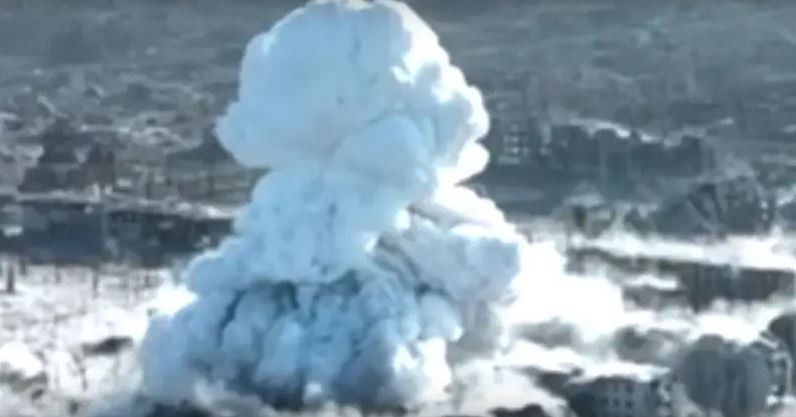 Ngoài ra, quân Nga đang cố gắng đánh bật quân Ukraine khỏi các vị trí trong khu vực xung quanh Darino và Nikolaevo-Daryino bằng hỏa lực bom + pháo. Ngày hôm trước, Không quân Nga đã tấn công vào khu vực bằng bom FAB-3000, nhưng không đẩy được quân Ukraine ra ngoài. Hiện quân Ukraine đã bố trí ở các vị trí phòng thủ của chính Quân đội Nga xây dựng, nhưng bị bỏ hoang, trước khi quân Ukraine tiến vào Kursk. 