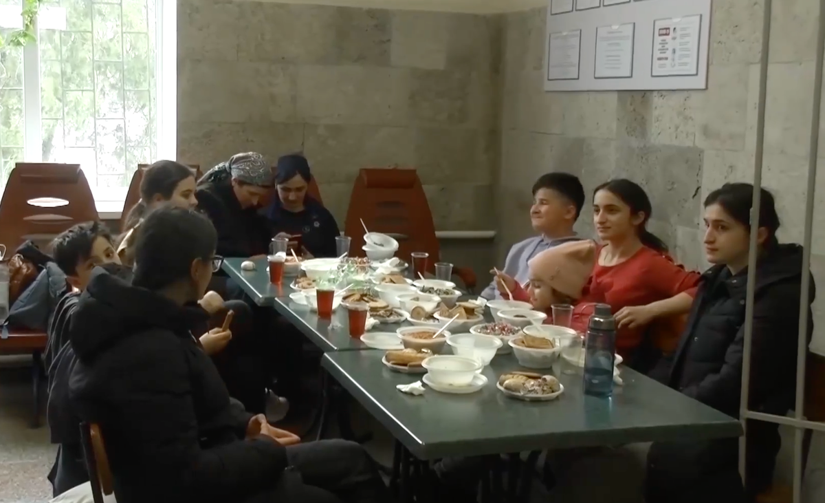 Bộ trưởng Shoigu cũng tóm tắt việc phân phối nguồn cứu trợ nhân đạo của Quân đội Nga, cho dân thường Ukraine; đồng thời giúp công dân Ukraine và nước ngoài tại Ukraine sơ tán khỏi vùng chiến sự.