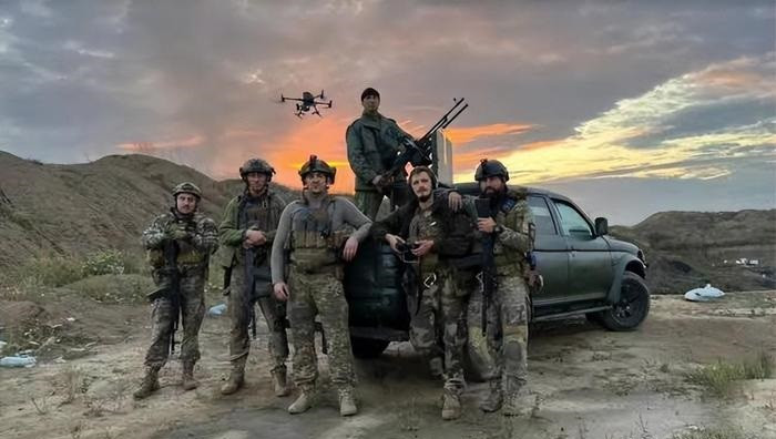 Theo tin tức mới nhất, Quân đội Ukraine đã điều hơn 300 quân tiếp viện để giải cứu quân phòng thủ ở thành phố Ugledar. Lực lượng giải vây này thực chất là một đội cảm tử, họ phải dùng mạng sống của mình để bảo vệ sự rút lui của quân chủ lực; về cơ bản đây là ba trăm chiến binh Spartan của Ukraine. 