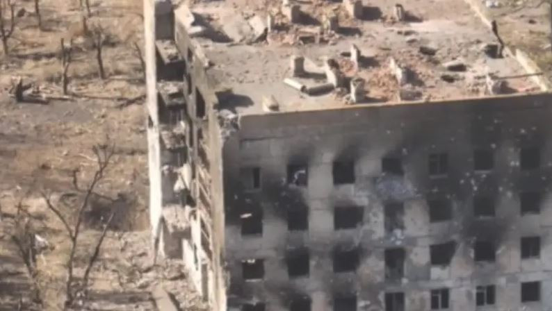 Tuy nhiên, lời thuyết phục đầu hàng của Quân đội Nga đã bị quân phòng thủ Ukraine bác bỏ. Ngày 27/9, Quân đội Nga liên tục bắn hàng chục nghìn quả đạn pháo bao trùm khu đô thị Ugledar. Bắt đầu từ ngày 28/9, cụm pháo binh Nga liên tục bắn phá dữ dội Ugledar. 