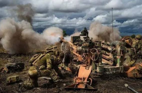 Theo thông tin của Quân đội Nga từ tiền tuyến cho biết, pháo kích quy mô lớn đã nổ ra ở 9 khu vực bên tả ngạn sông Dnieper ở các mức độ khác nhau. Quân Ukraine đã hoàn thành rút khỏi làng Krynki, sau 7 tháng giằng co giữa Nga và Ukraine; như vậy Quân đội Nga một lần nữa giành chiến thắng.