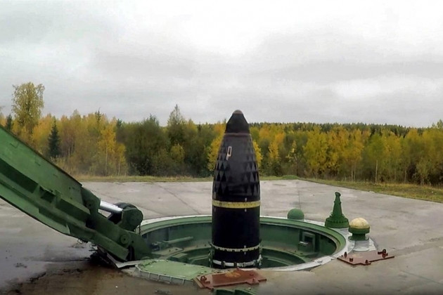 Ông Peskov cũng công bố, Điện Kremlin cũng sẵn sàng triển khai vũ khí hạt nhân trên lãnh thổ của nước láng giềng Belarus. Ông Dmitry Peskov nhấn mạnh rằng, điều này sẽ nhanh xảy ra, nếu Mỹ và NATO từ chối cung cấp cho Nga bất kỳ đảm bảo an ninh nào.